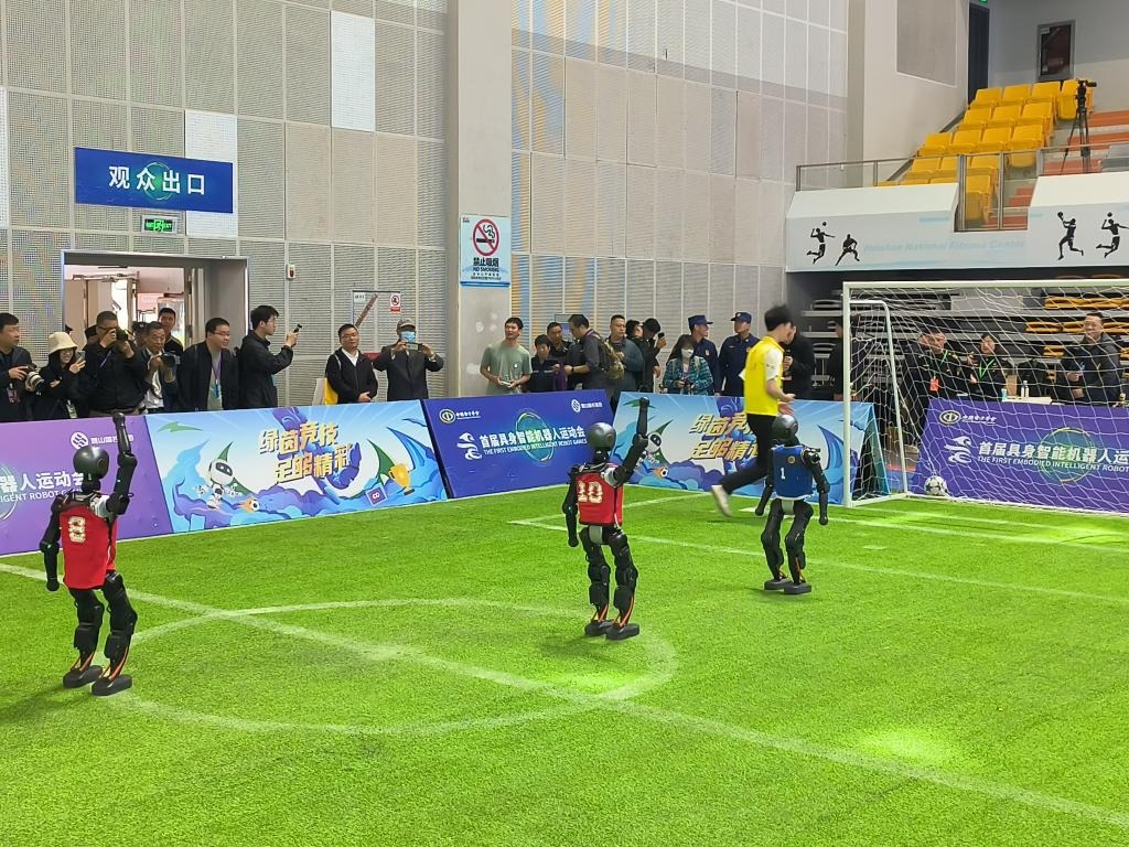 铃木一朗在 2017 年击出生涯第 3089 支安打，超越落合博满成为日籍历史第一人